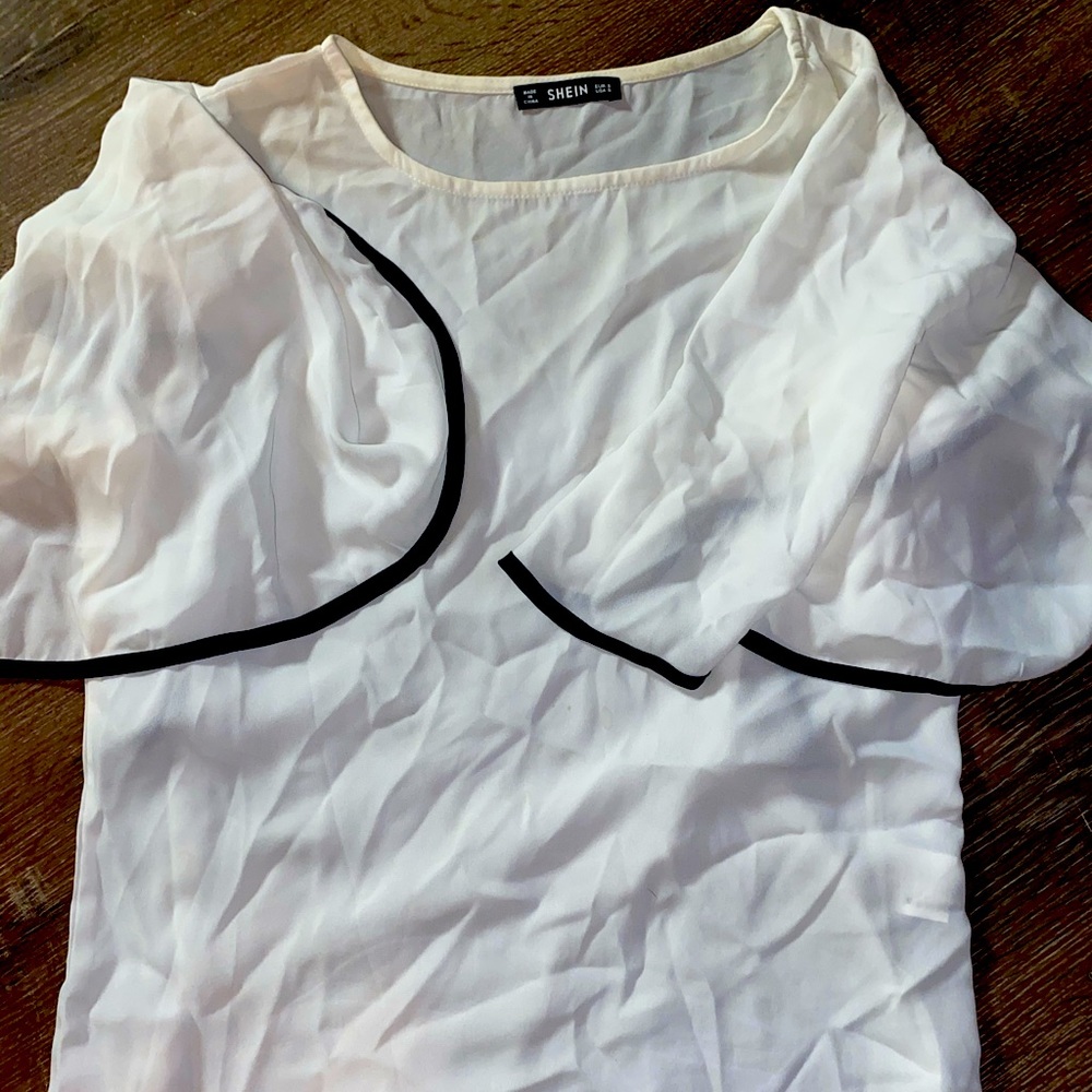 Flowy white work top